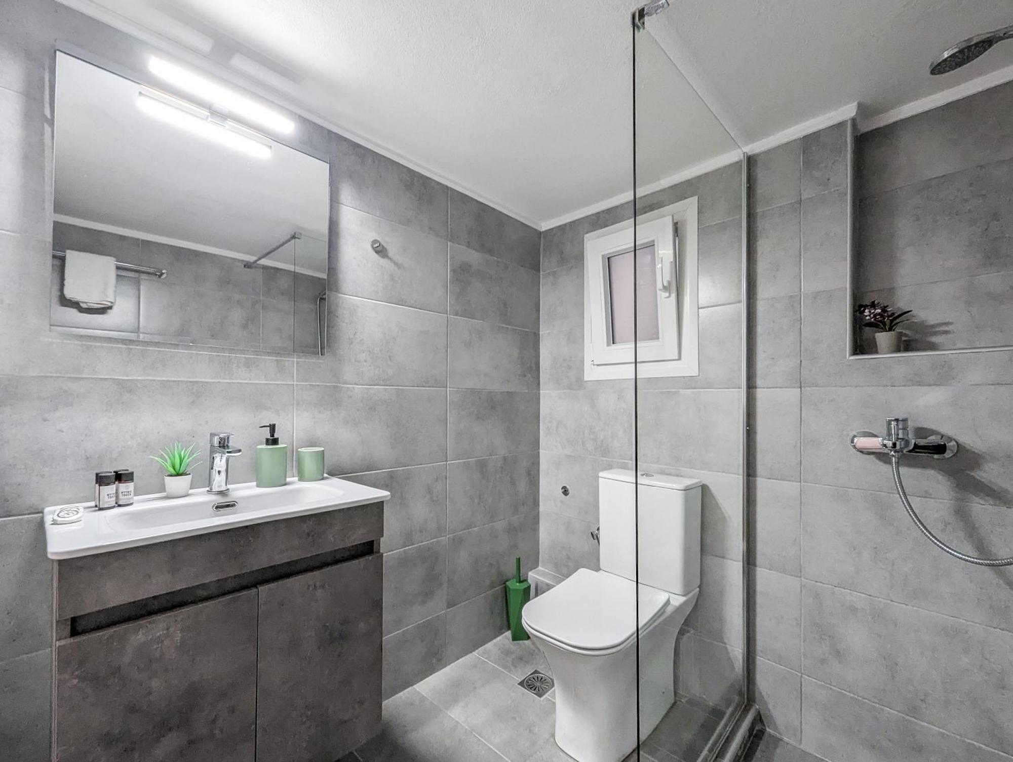 Spacious Apt For 5 Guests Next To Acropolis&Metro 아테네 외부 사진