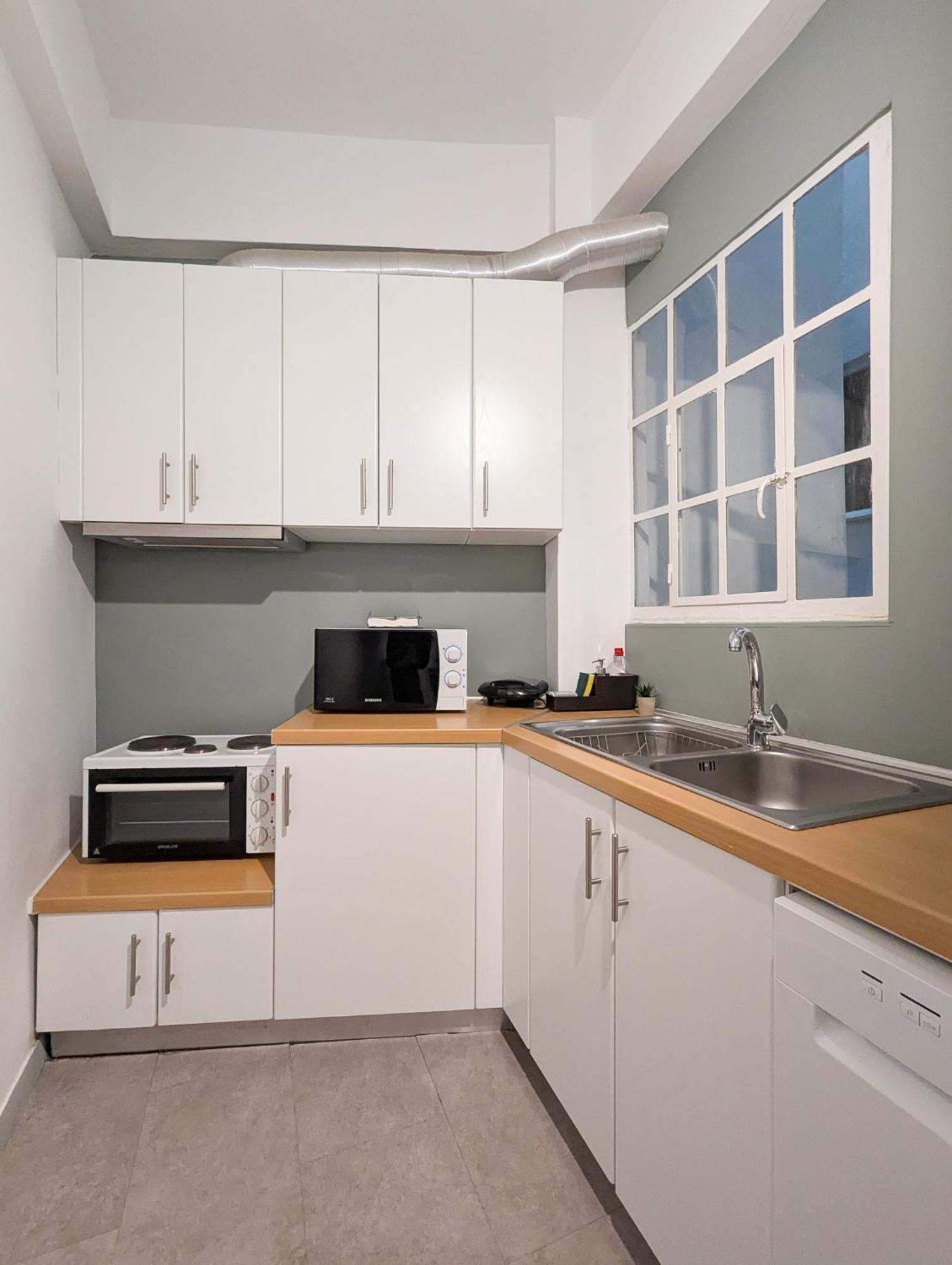 Spacious Apt For 5 Guests Next To Acropolis&Metro 아테네 외부 사진